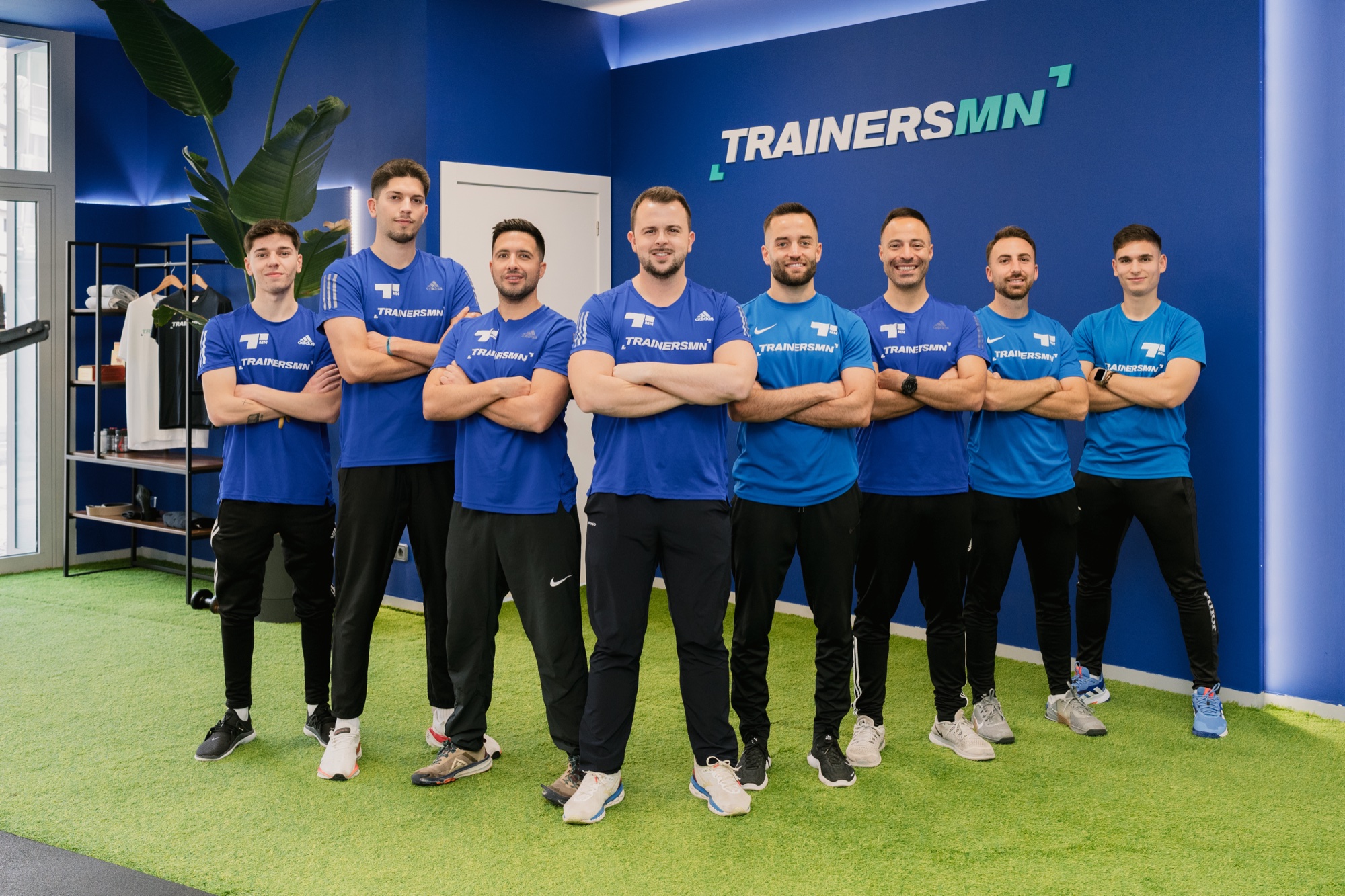 El equipo de entrenadores de TrainersMN al completo en el centro de Reina Victoria
